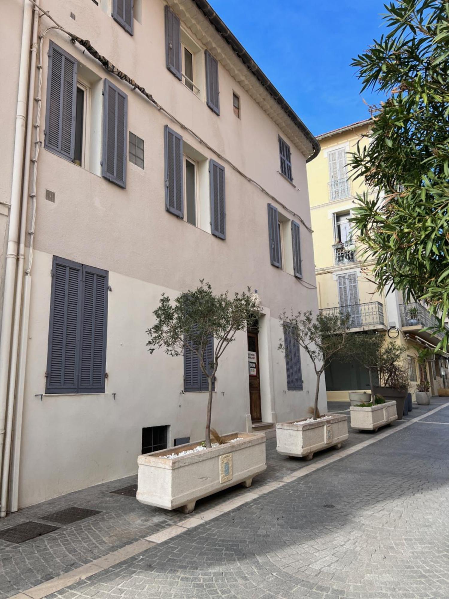 La Maison Du Pape Classe 3 Etoiles Apartment *